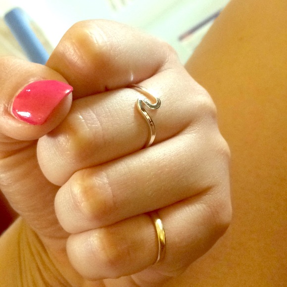 ❤️WAVE RING - Picture 2 of 3